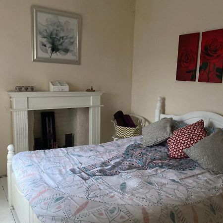 Stunning 2-Bed Apartment Above Schooners Bar Neath Dış mekan fotoğraf